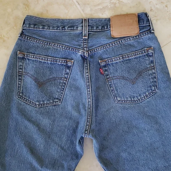 ❤ VINTAGE | 90s Levi's 501 Button Fly Jeans Medium Wash - Picture 10 of 12
